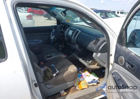 2013 Toyota Tacoma Double Cab z USA, uszkodzony, nr VIN 5TFLU4EN8DX052101